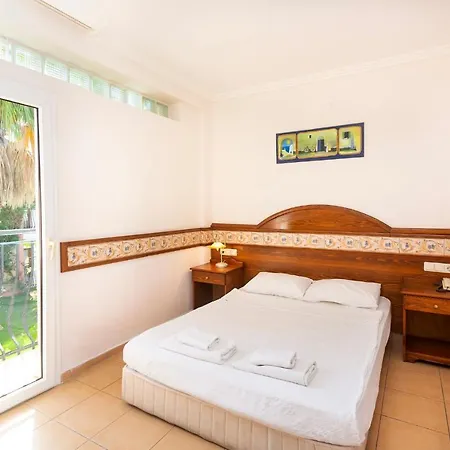 Kriss Hotel *